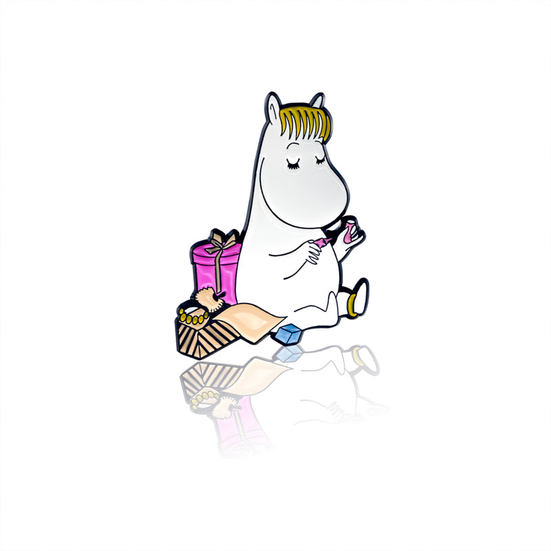 Moomin Enamel Pin Badge - Snorkmaiden Doing Makeup