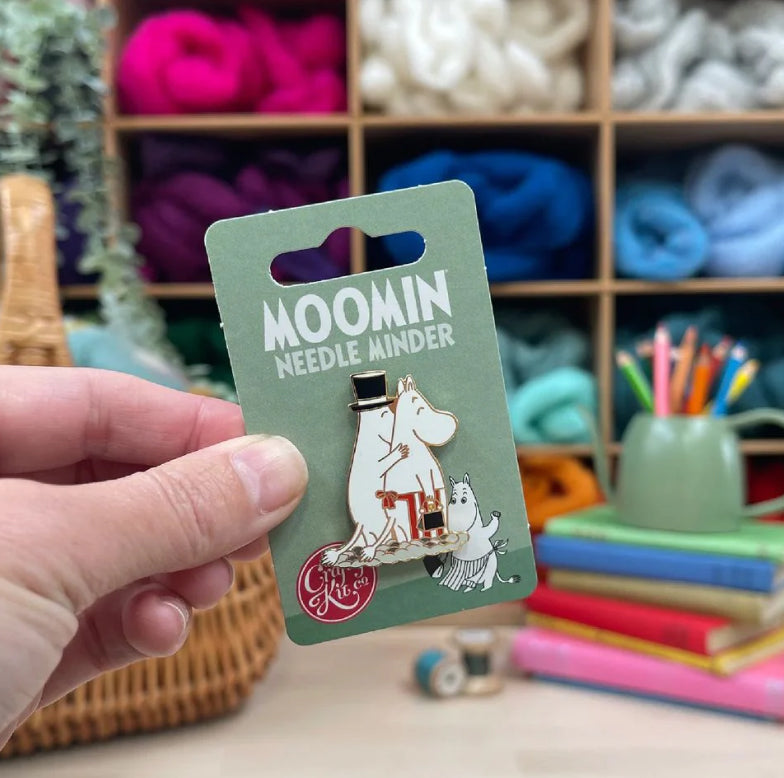 Needle Minder - Moominmamma And Moominpappa